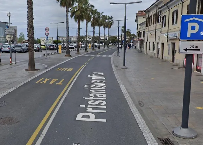 Old Town Apartment *